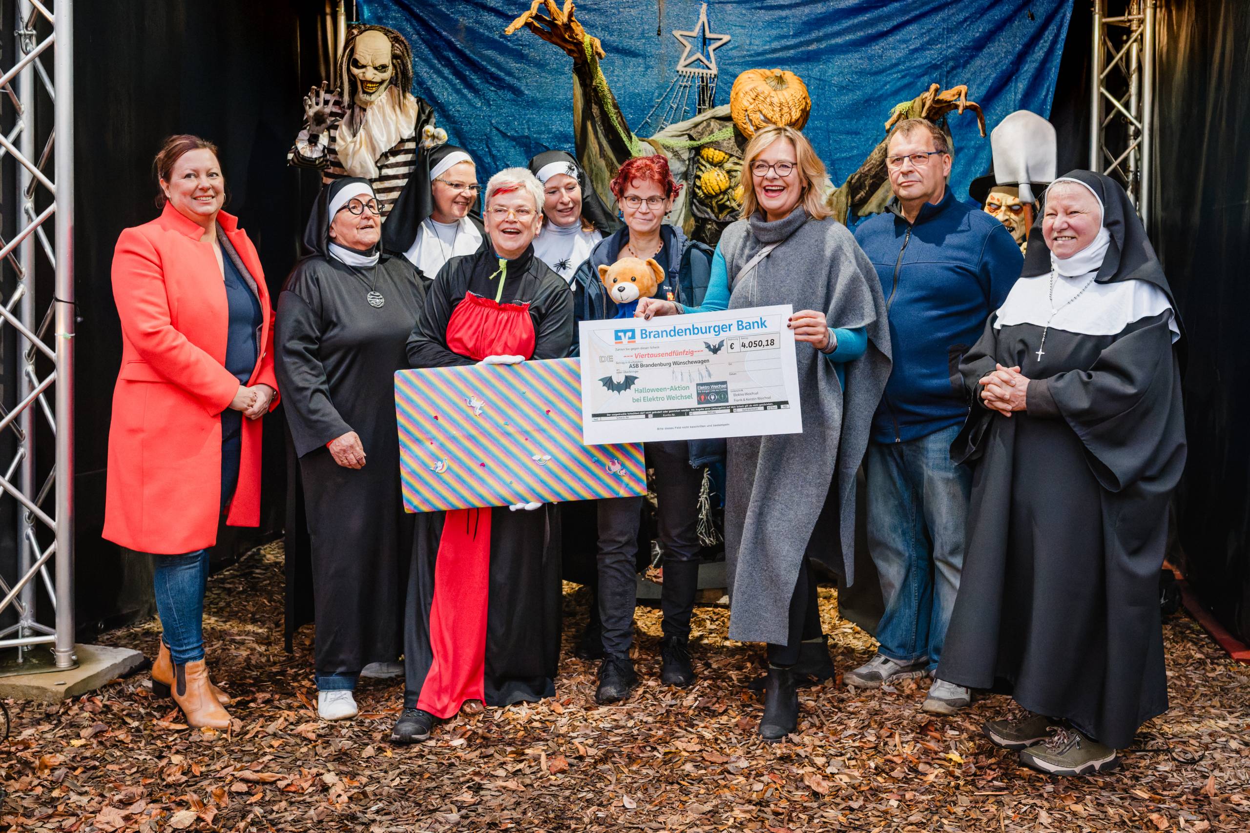 2025-11-14 Spendenübergabe Wünschewagen_3