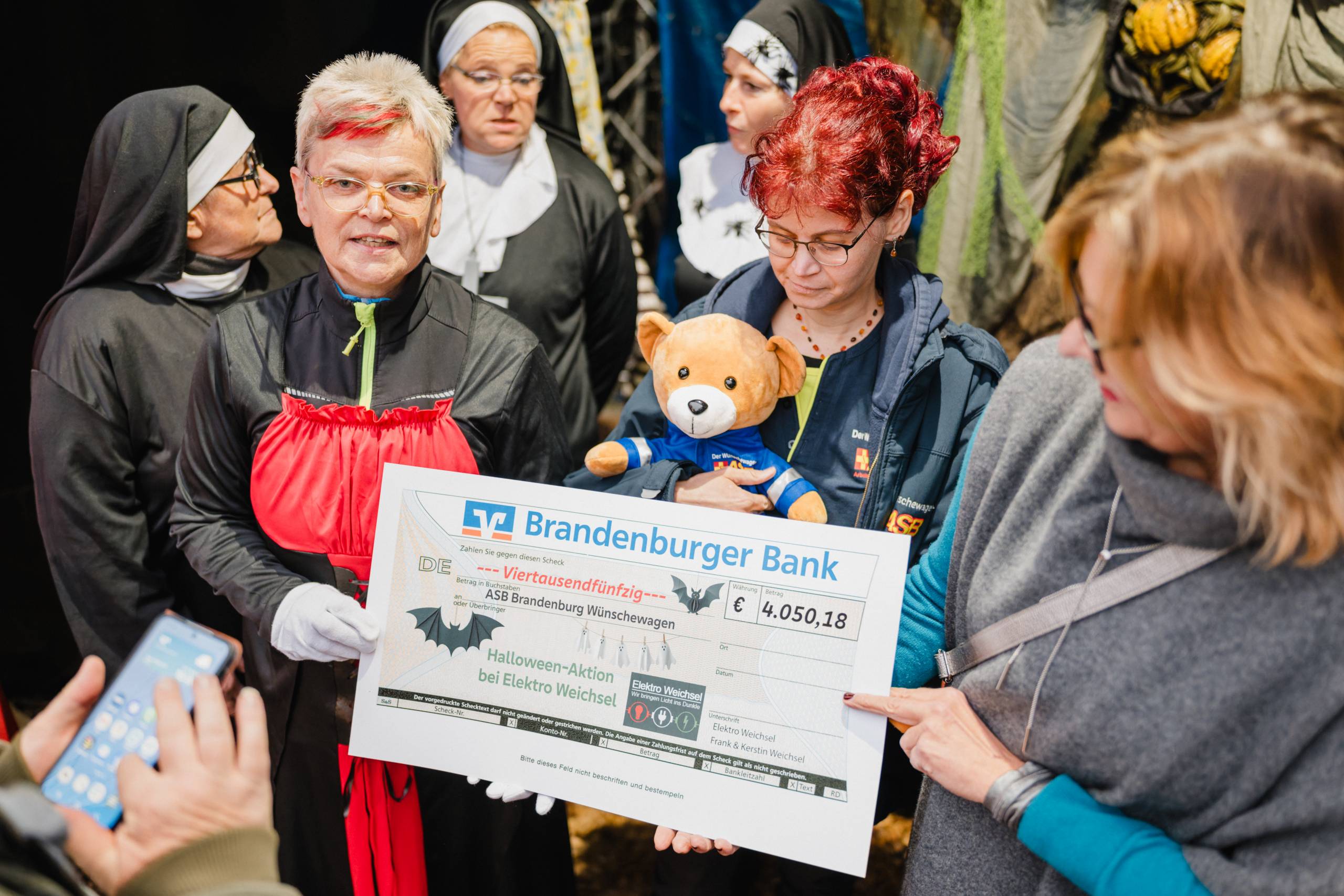 2025-11-14 Spendenübergabe Wünschewagen_6